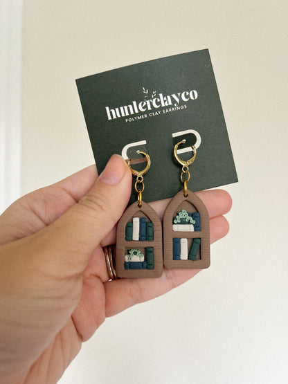 Green Bookcase Huggies